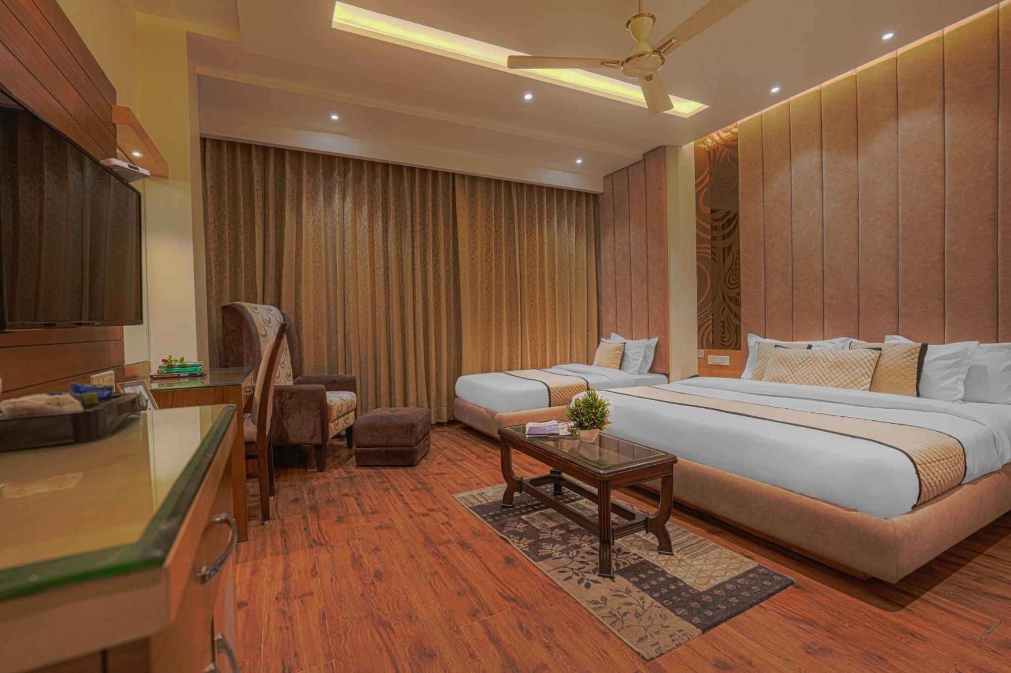Csjs Inn Hotel Amritsar Exterior foto